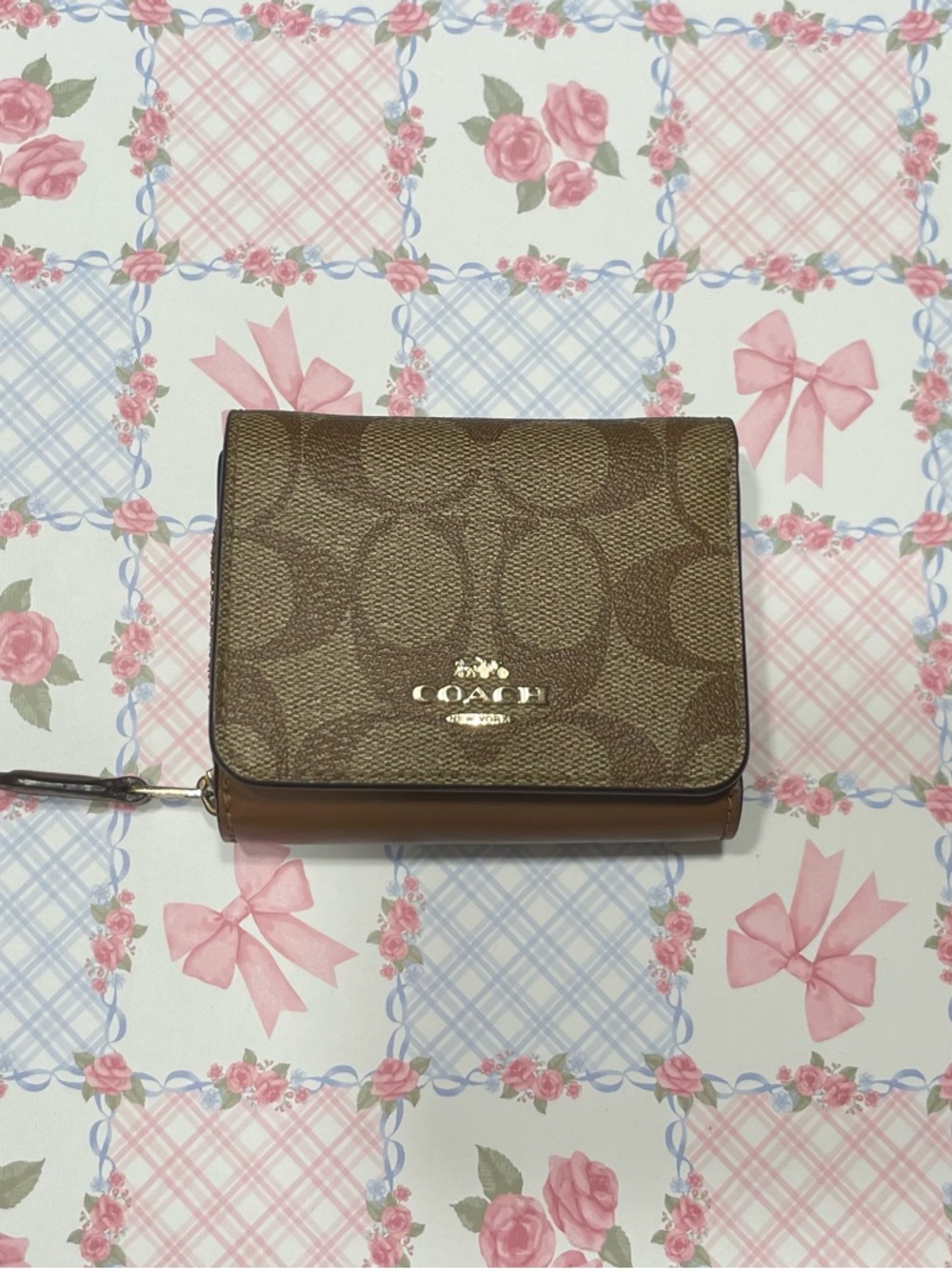 Coach Small Trifold Wallet in Signature Canvas - Brown/Tan